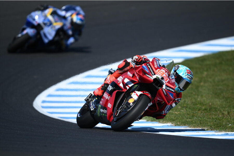 Sulla pista bagnata di Phillip Island secondo tempo per il fratello Alex