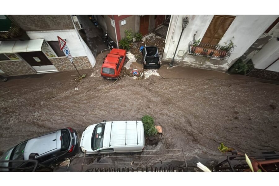 In corso interventi per ripristinare la viabilità. Disagi al porto di Sottomonastero