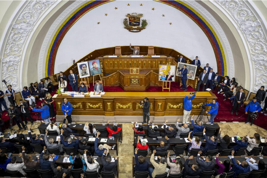 Attivisti e oppositori chiedono l'abrogazione della legge voluta da Maduro