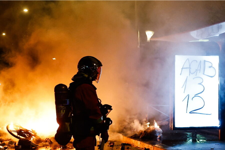 Confermato il provvedimento di ieri dopo le violenze del fine settimana