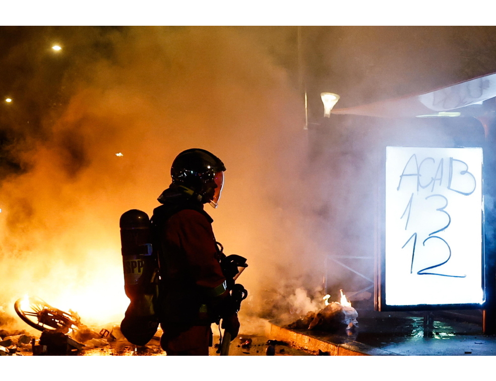 Parigi, anche stanotte coprifuoco per i minorenni fra République e Les Halles