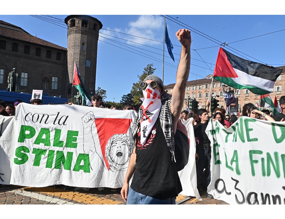 Parte il corteo pro Palestina a Torino, sono oltre 4mila in piazza