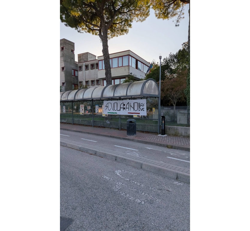 Pd, ‘striscione con motto fascista davanti a una scuola nel veneziano’