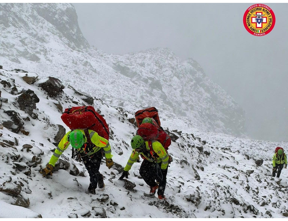 Precipita in montagna nel Cuneese, in salvo con la compagna