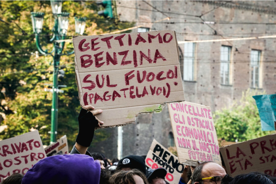 "Siamo apartitici". In piazza arrivano anche studenti e centri sociali
