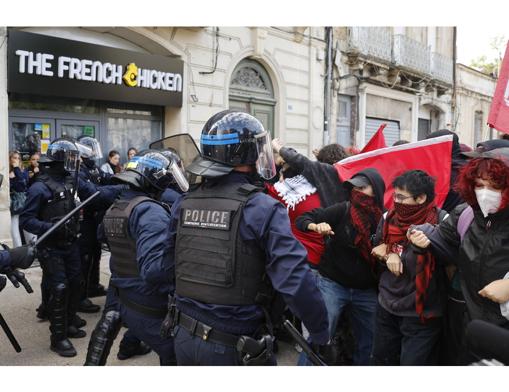 Protesta studenti, salgono a 100 le scuole chiuse in Francia, già 150 i fermati