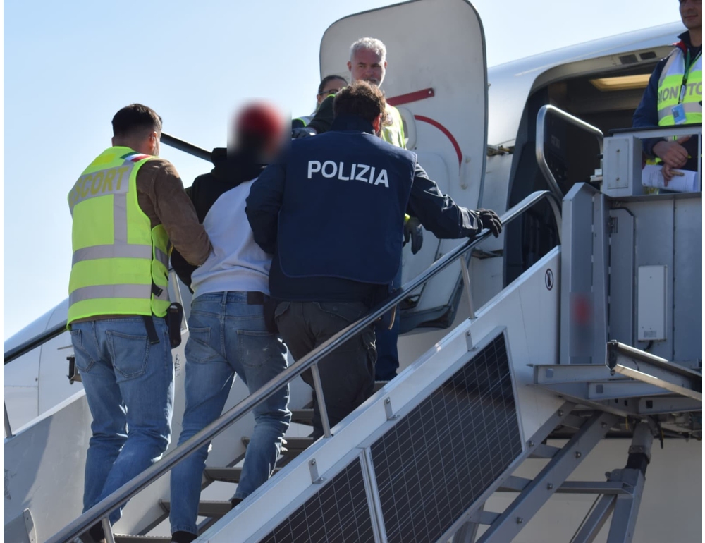 Rimpatriati 13 stranieri, uno di loro espulso per terrorismo