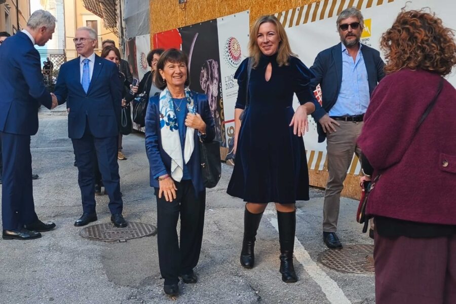 Ministra a conferenza all'Aquila