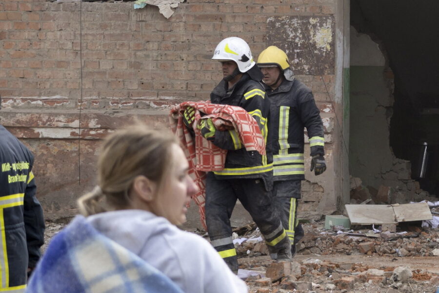 Zelensky: 'Solo a Pryluky in un unico edificio si contano 18 vittime