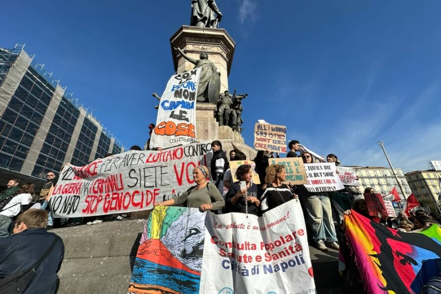 Striscione 'con le buone non cambi le cose'. Massiccia presenza delle forze dell'ordine