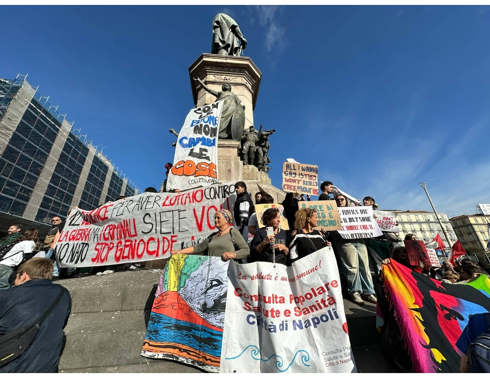 Sciopero a Napoli, in piazza studenti, lavoratori e famiglie
