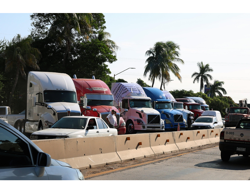Sciopero dei trasportatori in Messico, strade bloccate