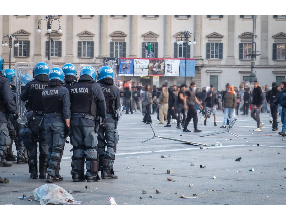 Scontri a Milano, salgono a 11 i maggiorenni arrestati in due giorni