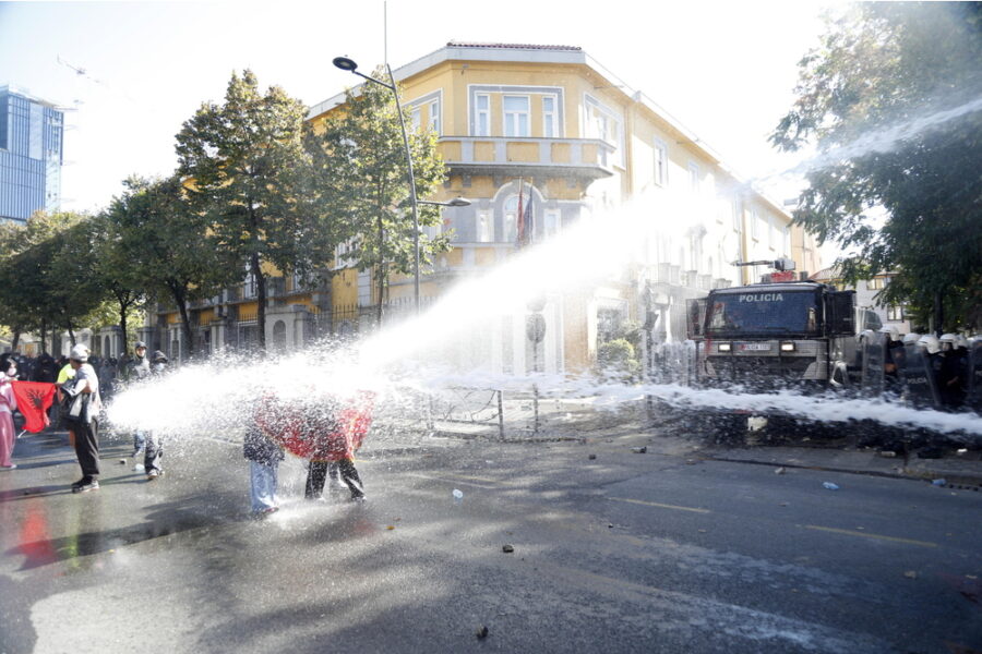 A fiamme gli istituti