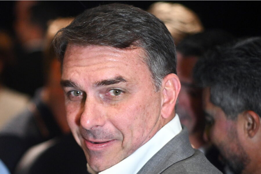 Il candidato ottiene il sostegno di altri esclusi dalla corsa presidenziale