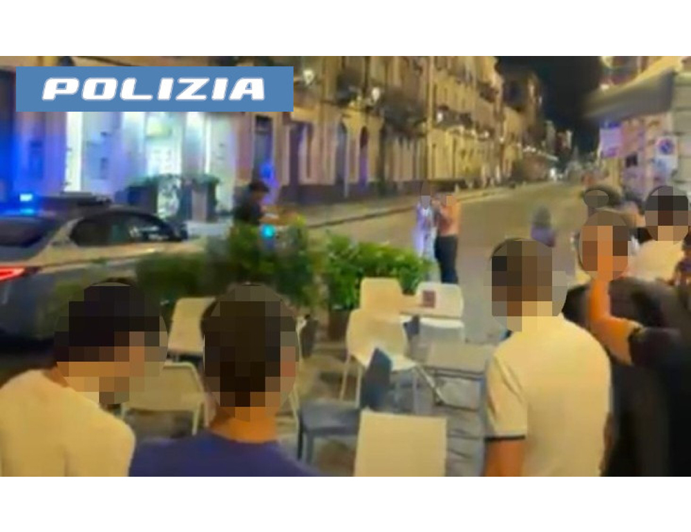 Spedizione punitiva contro due ragazzi, 17 persone indagate ad Acireale