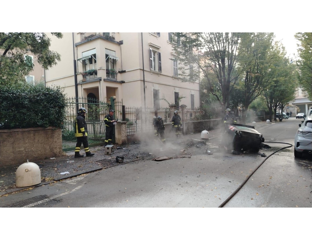 Studenti incendiano alcuni cassonetti per protesta a Verona