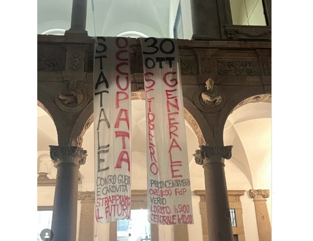 Studenti occupano l’ Aula magna della Statale a Milano