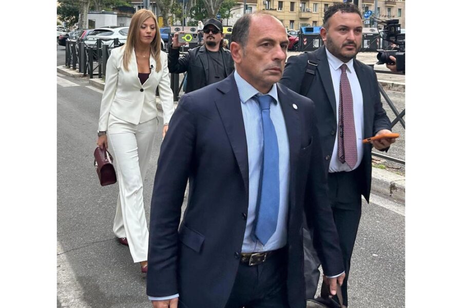 A Torre Annunziata per verificare se il cellulare è sotto controllo