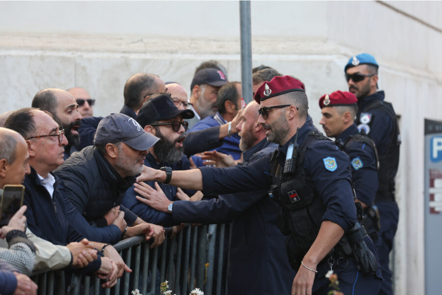 'Non ci facciamo intimidire e continueremo a presenziare le commemorazioni'