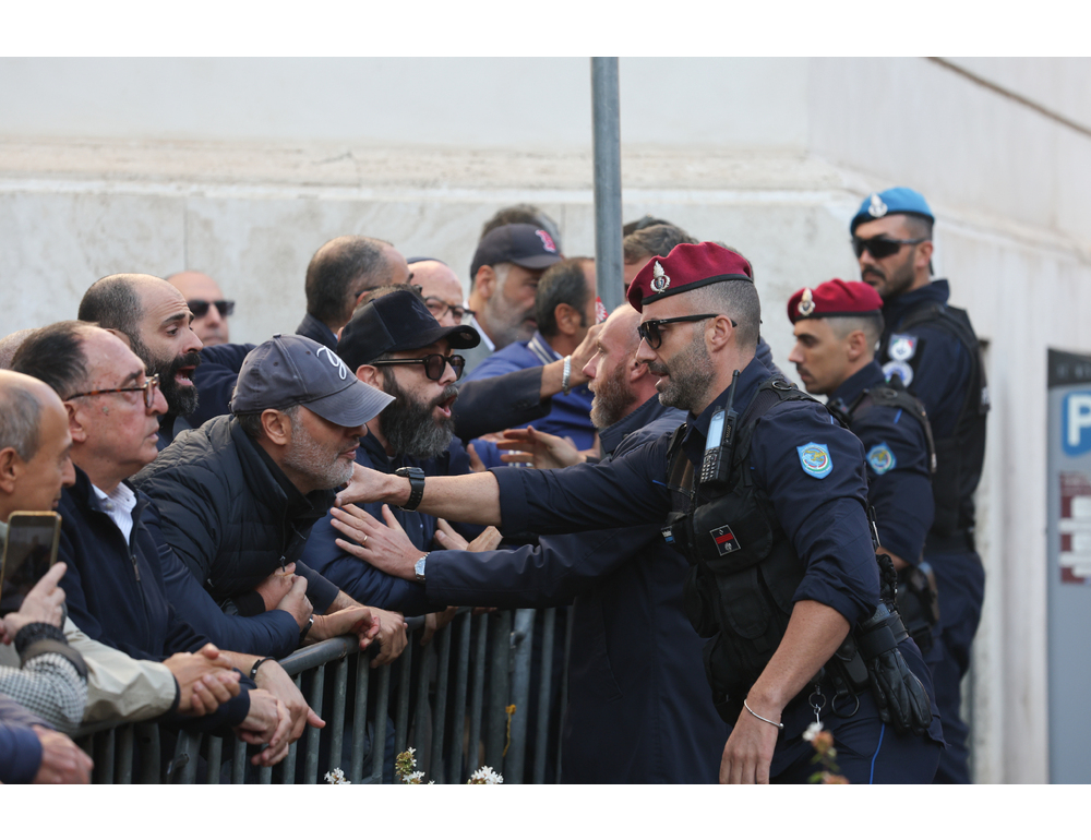 Tensioni al quartiere ebraico, Anpi ‘noi siamo rimasti in piazza’