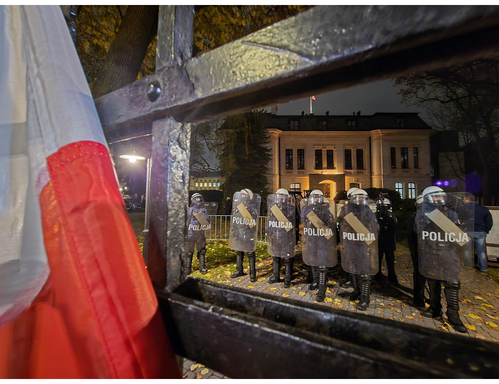 Tensioni e proteste in Polonia dopo la sospensione del presidente Corte costituzionale