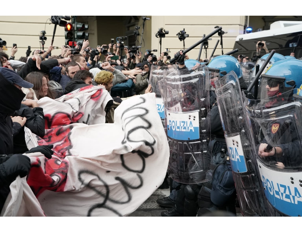 Tensioni tra manifestanti e forze dell’ordine a Torino