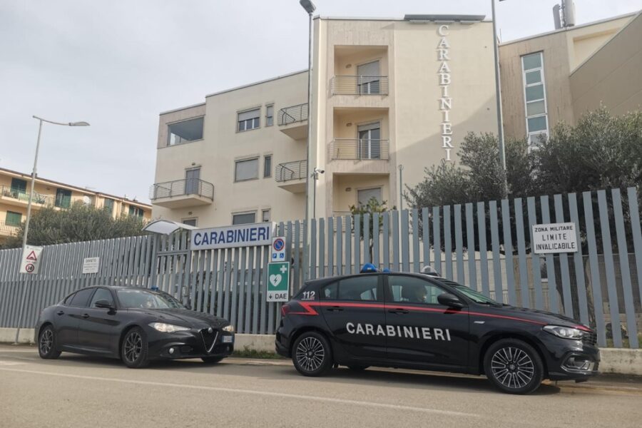 Paura a Marano di Napoli dopo la scuola. L'uomo rintracciato e denunciato dai carabinieri