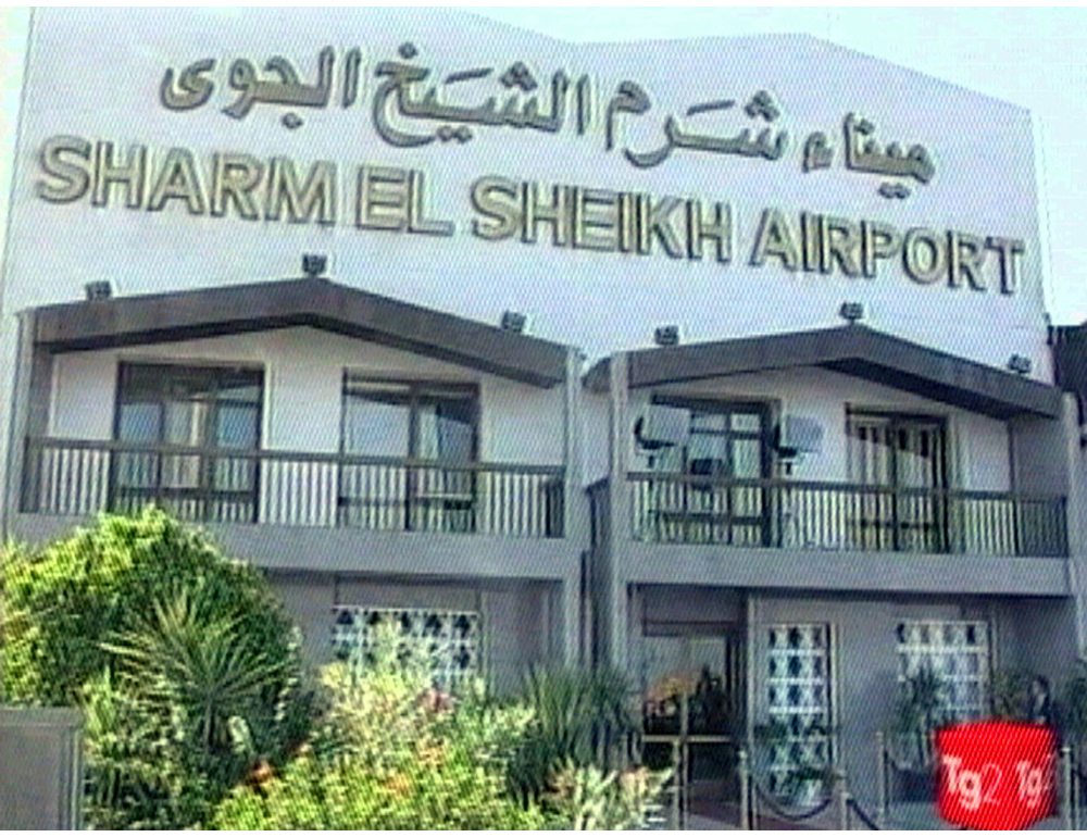 ‘Trattenute in scalo Sharm dalla polizia e costrette a fare altro biglietto’