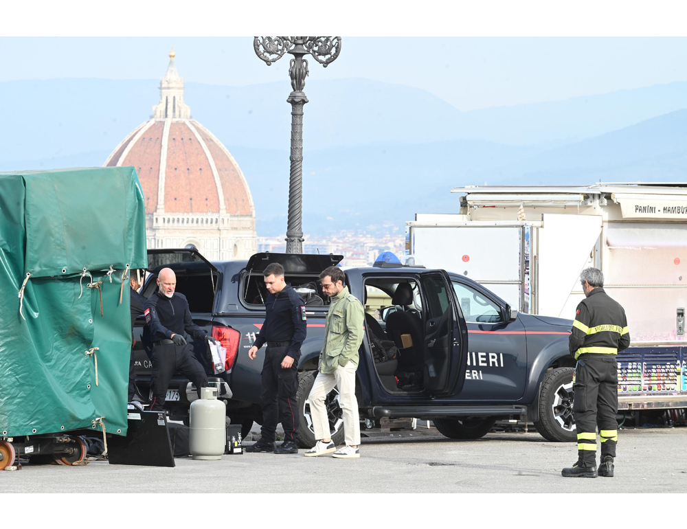 Trovata bombola di gas a piazzale Michelangelo, ‘inoffensiva’