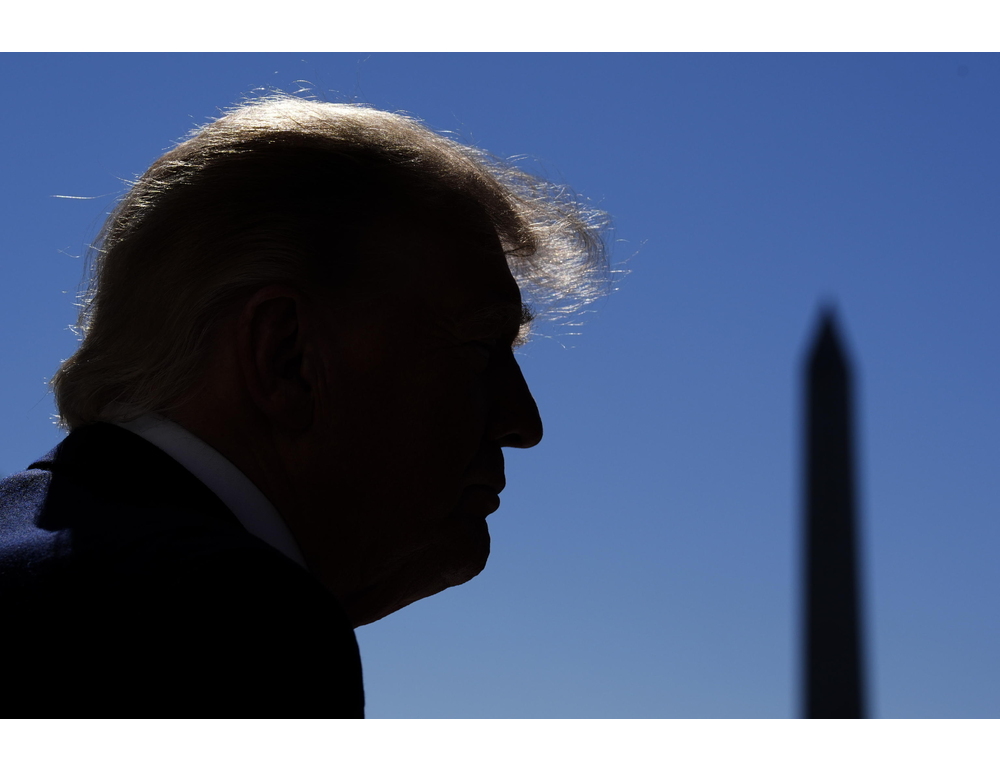 Trump, ‘Obama presidente incompetente e ora sostiene un jihadista anti-semita’
