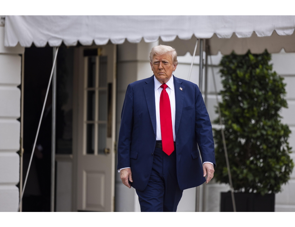 Trump nel comizio in Arizona, ‘i dem vogliono evirare i vostri figli’