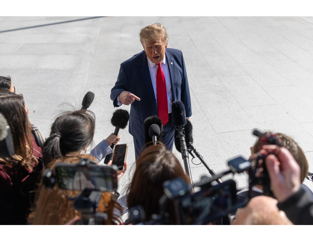 Trump, ‘ribattezzerò lo stretto di Hormuz a mio nome’