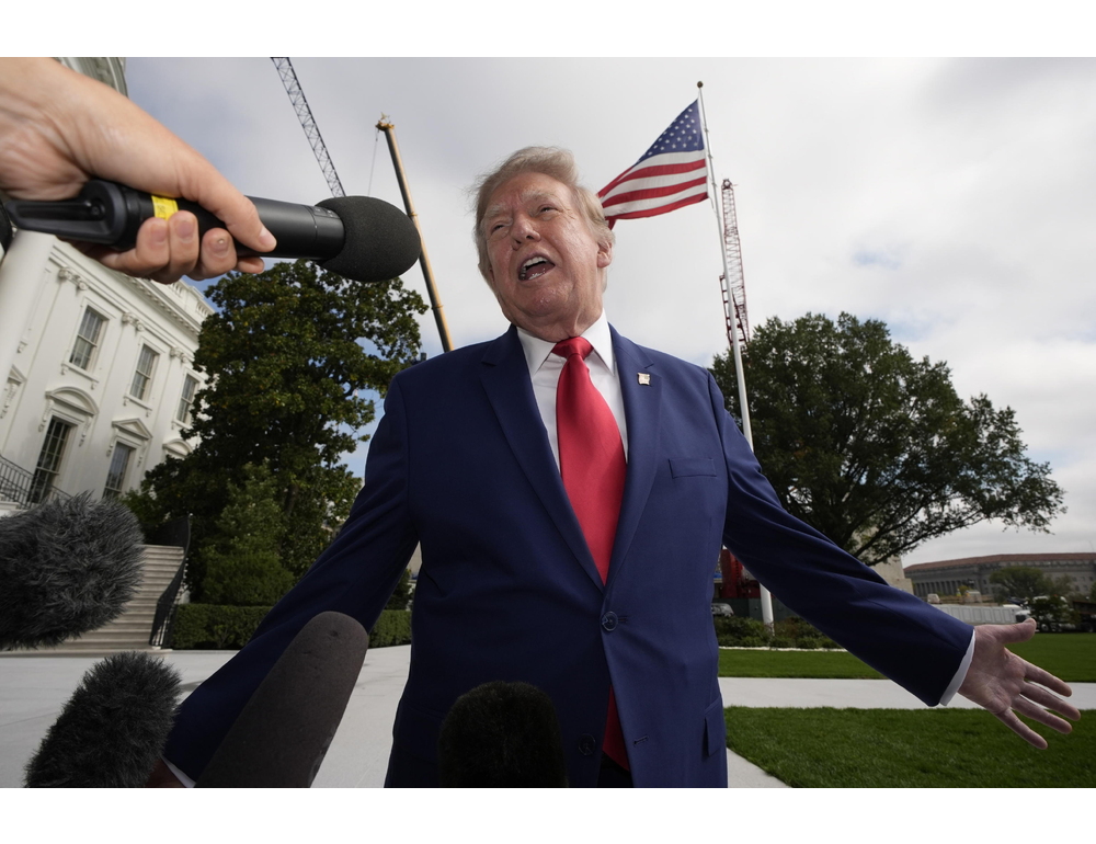 Trump vuole i media fuori dalla Casa Bianca, una piscina al posto della sala stampa