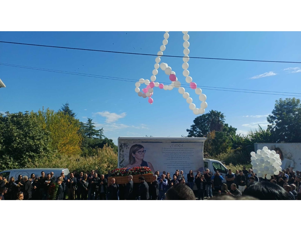 Uccisa in un agguato in Calabria, in centinaia ai funerali