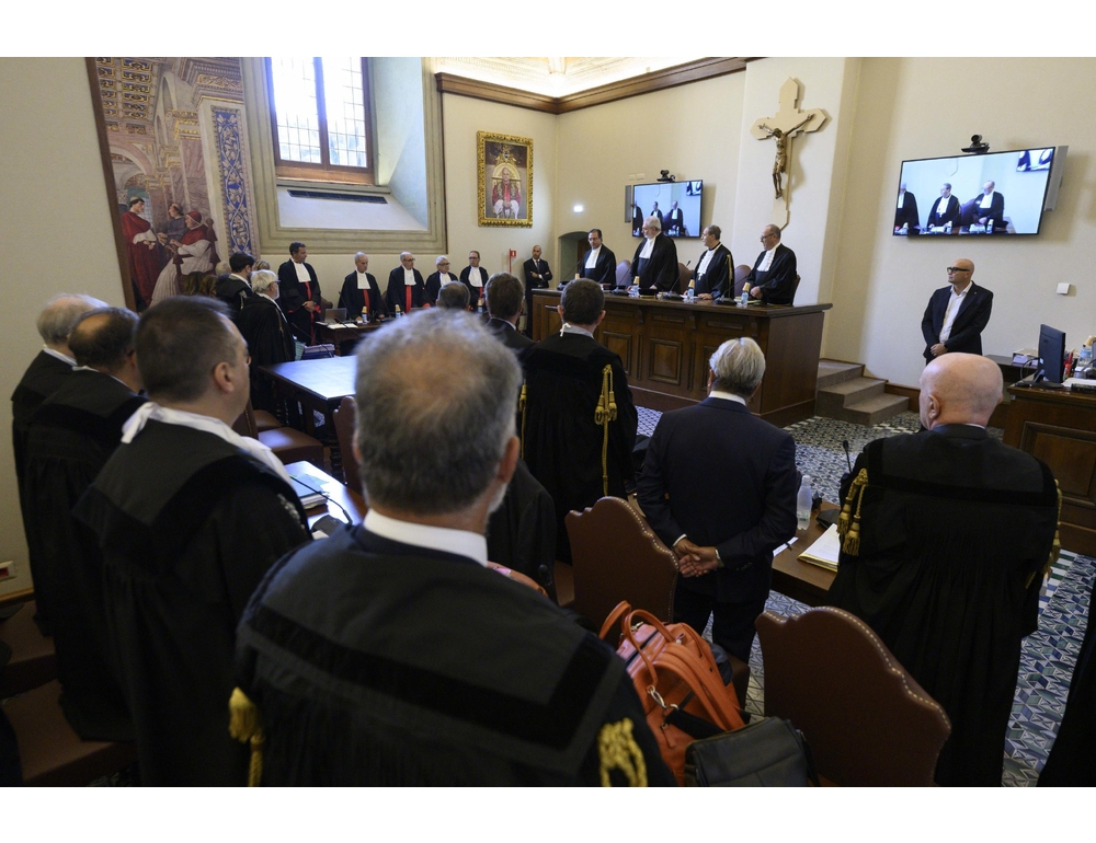 Udienza lampo nel processo Becciu, tutto rinviato a fine gennaio