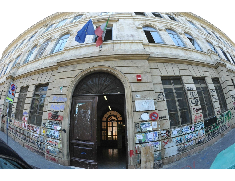 Una ‘lista stupri’ nei bagni del liceo Righi a Roma