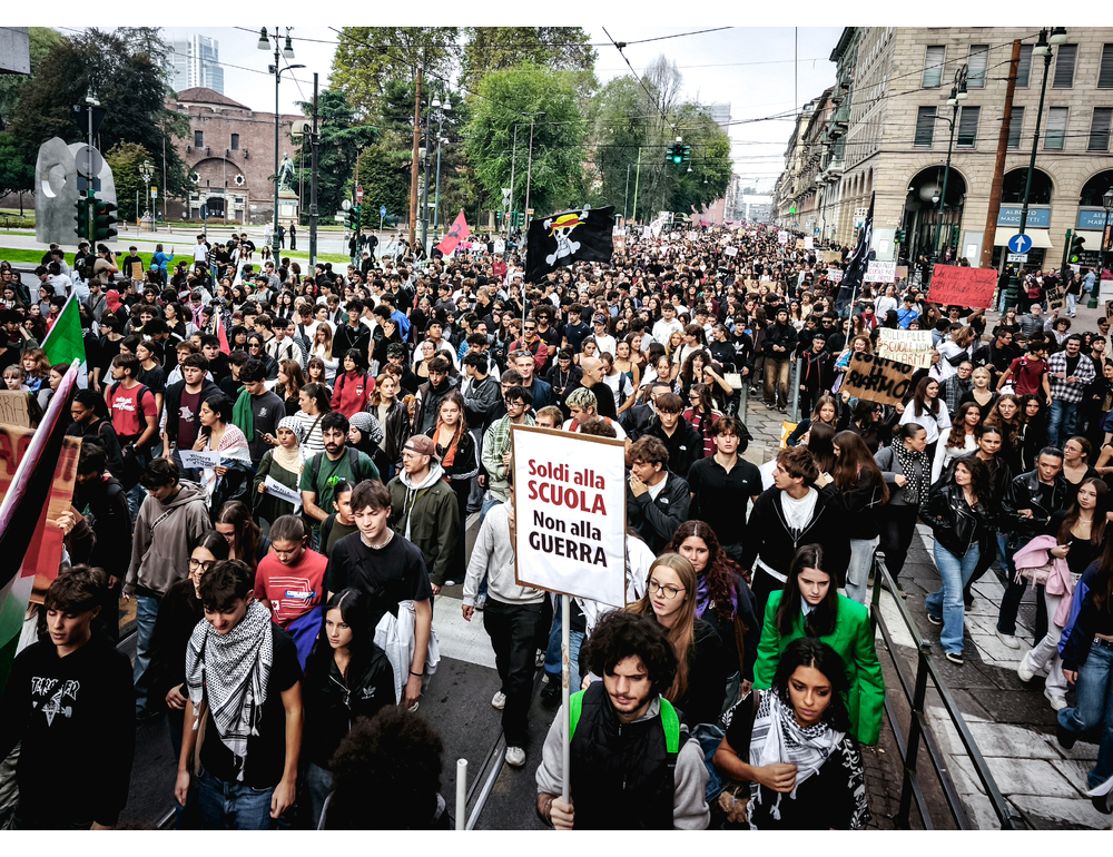 Universitari manifestano a Torino, ‘se non cambia sarà come in Francia’