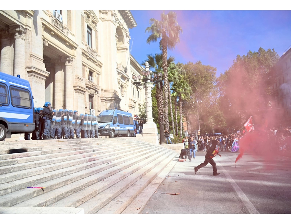 Valditara, ‘non è dissenso ma teppismo politico’