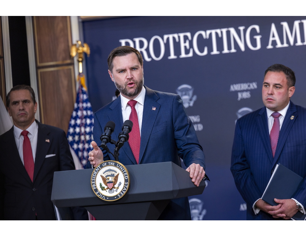 Vance accusa Microsoft di frode sui visti, stop ai programmi sulle green card