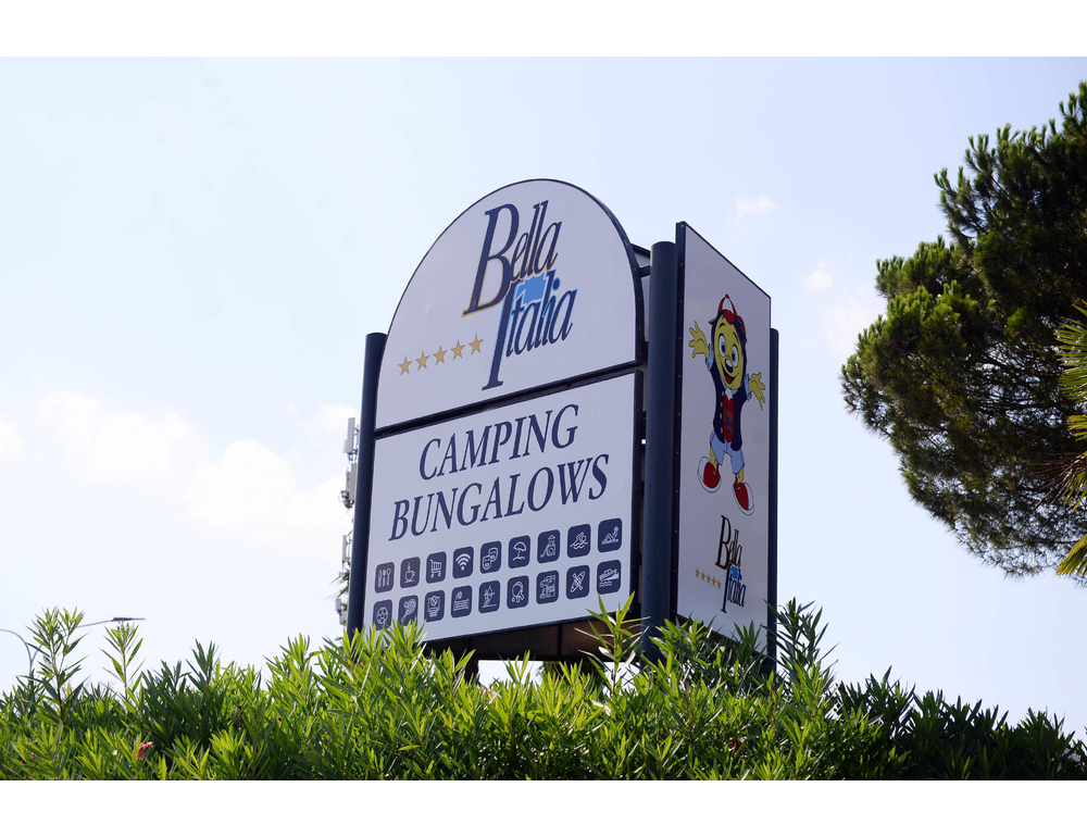 Vasto incendio in un camping a Peschiera del Garda, diversi feriti