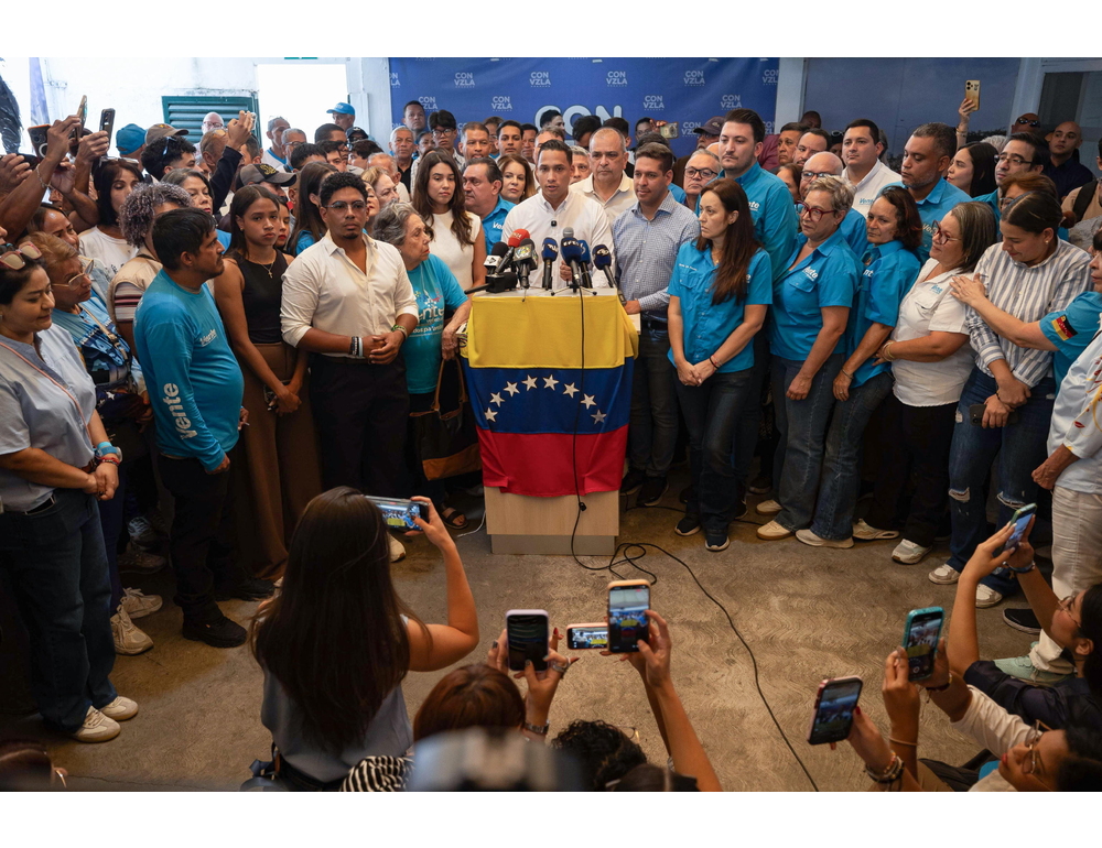 Venezuela, chavismo e opposizione scendono in piazza a Caracas