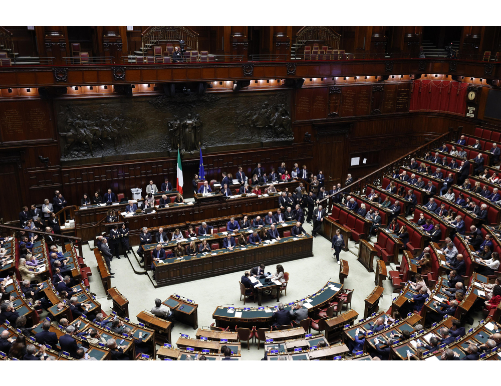 Via libera della Camera al ddl sui caregiver familiari, 153 sì