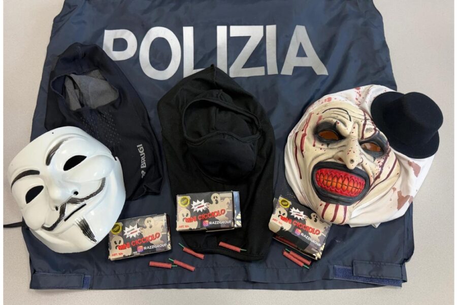 Operazione della Polizia stamani prima del corteo di genitori e studenti