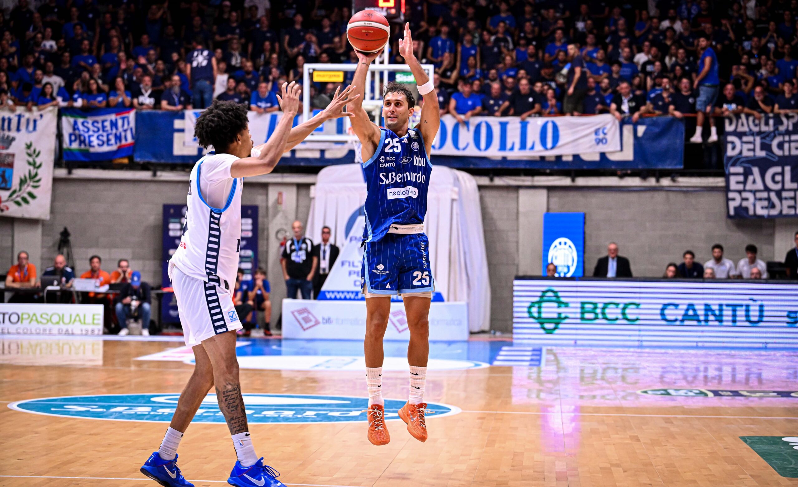 Basket, Cantù ko in casa. Napoli vince 99-80 al PalaDesio