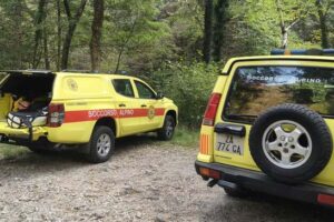 Canzo, cade sul sentiero del Cornizzolo: 24enne soccorso nel bosco