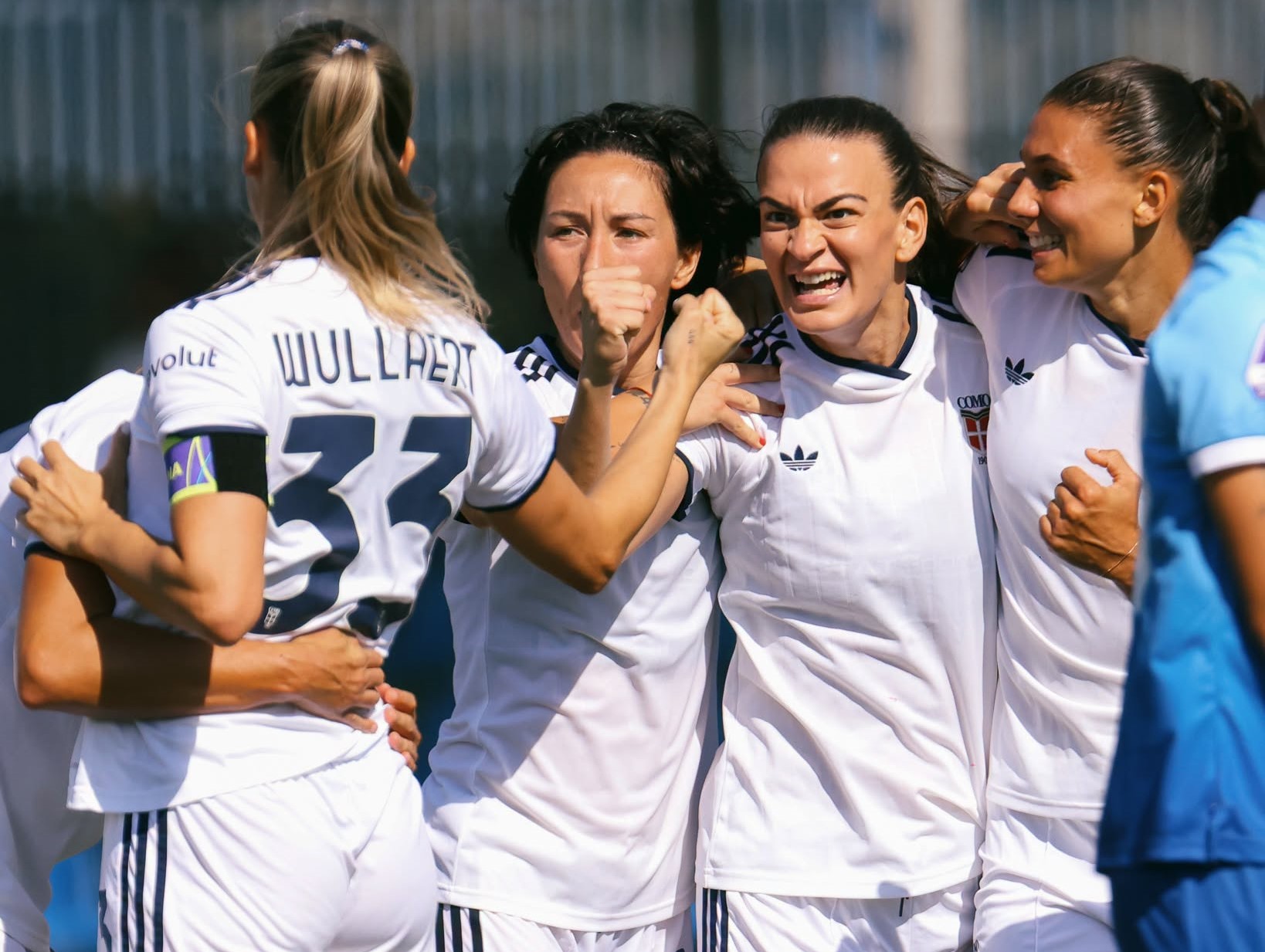 Como 1907 da sogno: vittoria a Napoli e vetta della serie A. Il Como Women cade con l’Inter