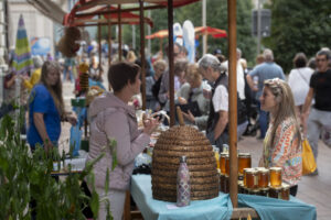 Chiasso, torna la Festa d’Autunno: domenica centro in festa tra sapori, miele e musica