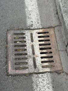 Tombini ostruiti, nuova segnalazione in città. Cantaluppi (FdI): “Ancora un nulla di fatto”
