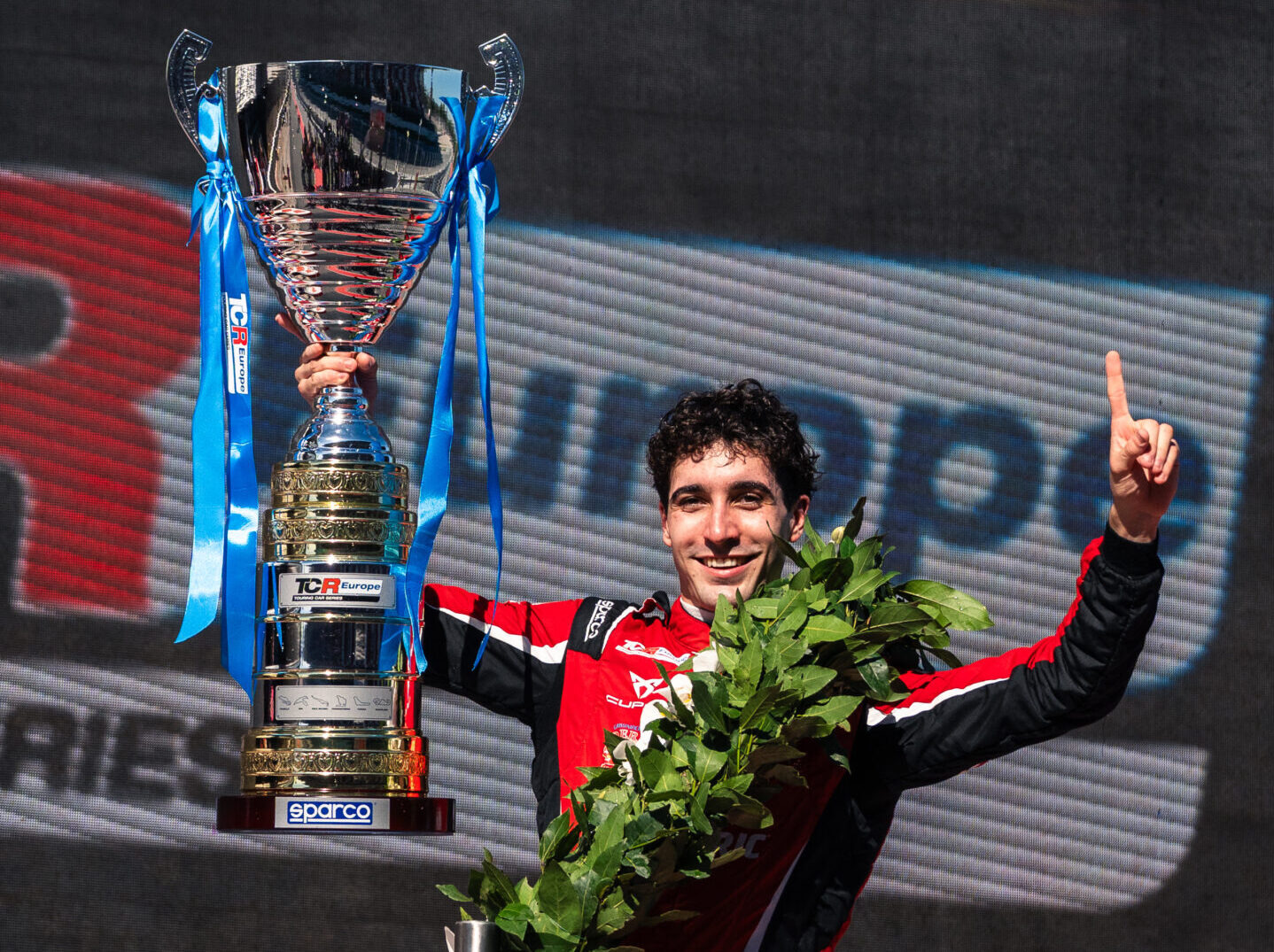 Il pilota comasco Marco Butti è campione europeo del Tcr